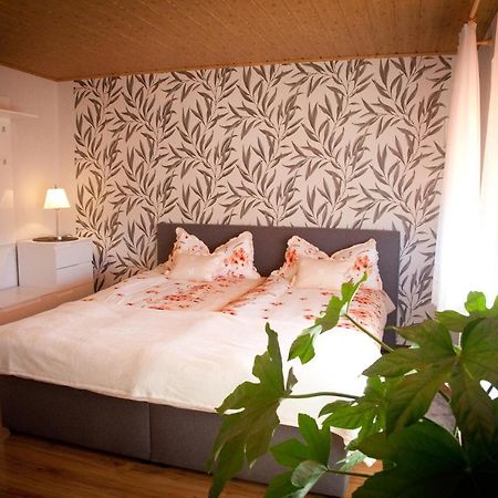 Gaestezimmer Im Gruenen Haus Daire Thum Dış mekan fotoğraf